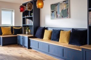 Fitted-bench-storage-shelving-dining-room-kitchen-handpainted-Samuel-F-Walsh-furniture-Cornwall-1180x787